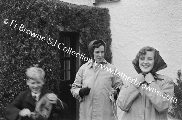 GLIN CASTLE GROUP IN RAIN DESMOND (K OF GLIN) FIELDA RACHEL AND MADAME FITZGERALD